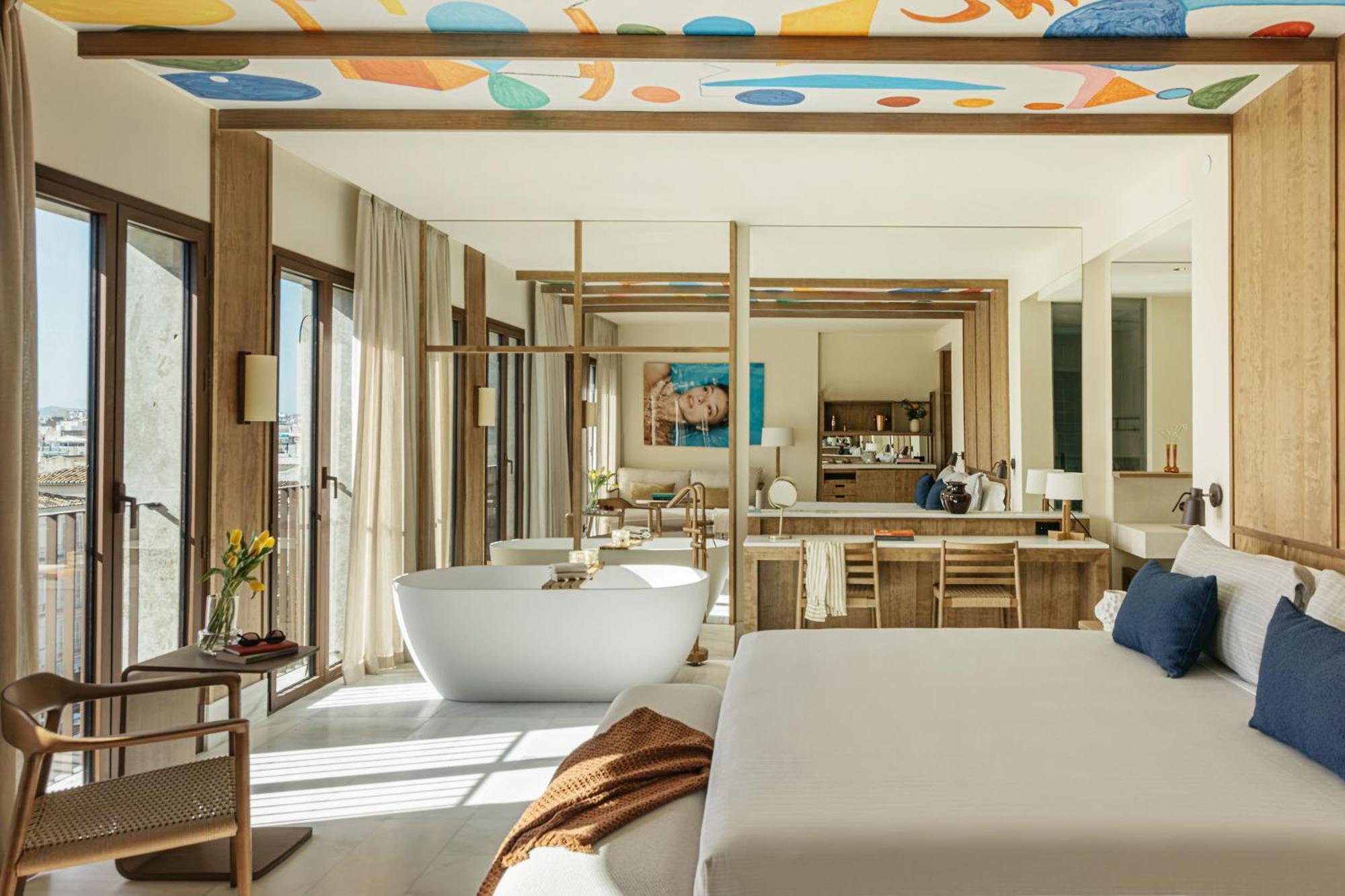Suite junior Extra ME+ con vistas a la Alcazaba